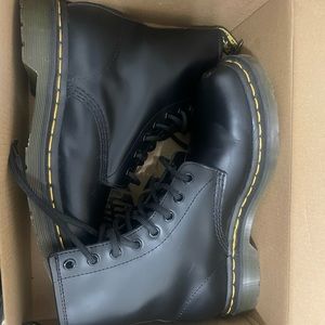 Doc Martens Boots Womens Size 8